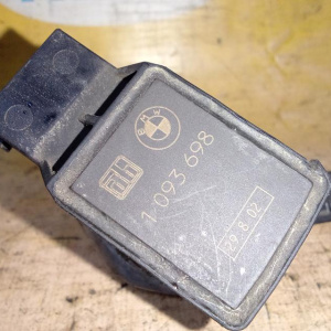 Датчик уровня кузова BMW 5-Series E39 зад, прав с креплением сзади справа 1093698 37146784697