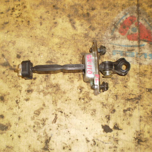 Ограничитель двери Toyota Verossa JZX110 перед, лев