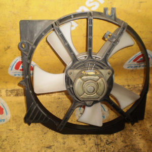 Диффузор радиатора Mazda Demio DW3W '2000 конд (Дефект)