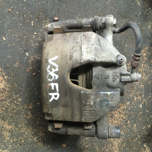 Суппорт Nissan V36 Skyline перед, прав