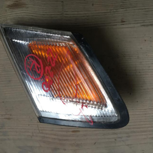 Габарит TOYOTA 22-220 R Mark II GX90 дефект стекла