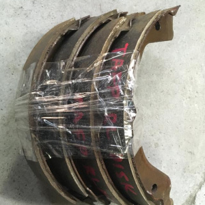 Колодки тормозные Mazda Millenia TA5P ручник R