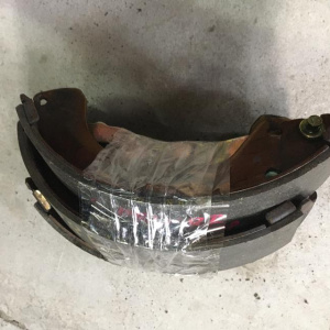 Колодки тормозные Mazda Premacy CP8W Drum R