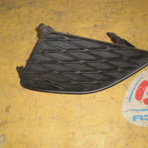 Заглушка в бампер Toyota Corolla ZRE150 L 81482-12060