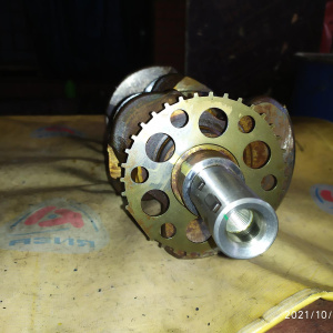 Коленвал Toyota 2GR-FE Harrier GSU35 по диагонали 102 мм., диаметр 61/53 мм. ДЕФЕКТ ПОД РАСТОЧКУ безшестерни на дачик коденвала