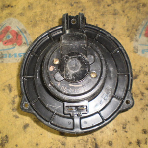Моторчик печки TOYOTA NZE120/AZT250/ZZT230/ACA20/RX330/ACV30 LHD под широкую фишку дефект крыльчатки 87103-33081