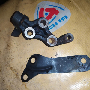 Крепление подушки ДВС Nissan KA24-DE Presage/R'nessa U30/N30 2WD перед, прав