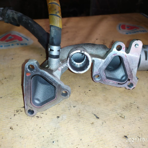 Тройник Toyota 16331-31140 Harrier/Highlander GSU35/GSU40 2GR-FE L F соединение гбц с выходом на радиаторы: печки и охлаждения двс