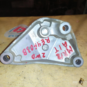 Крепление подушки ДВС Nissan MR18 Tiida C11 a/t перед, лев 046004 ( 2Y )