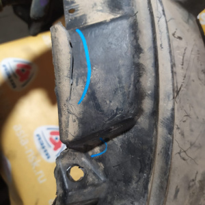 Подкрылок MITSUBISHI Airtrek CU4W перед, прав Дефект MR511917