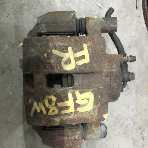 Суппорт Mazda GWFW Capella RF-T перед, прав