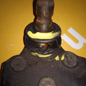 Рычаг Chevrolet T300 Aveo '2011- перед, прав (дефект, порван пыльник шаровой) 95017036