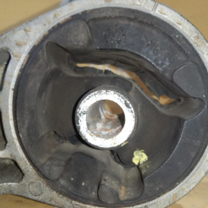 Подушка двигателя Chevrolet LD9/Z24SED Captiva C100 4WD 5AT 2.4 R