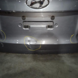 Дверь задняя Hyundai Tucson/ix35 LM/TM '2009-2015 без стекла, фонари до рест. спойлер (вмятины)