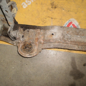 Рамка радиатора Toyota Corolla Verso ZNR11 '2004-2007 (ржавый низ)