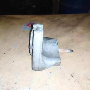 Крепление подушки двс Toyota 1AZ-FSE/2AZ-FE Ipsum ACM21/ACM26/ACT10 a/t перед, прав