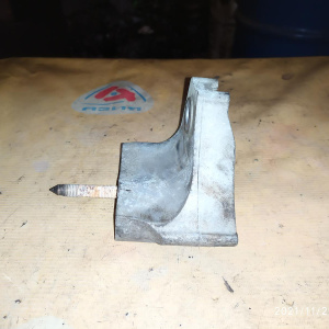 Крепление подушки двс Toyota 1AZ-FSE/2AZ-FE Ipsum ACM21/ACM26/ACT10 a/t перед, прав