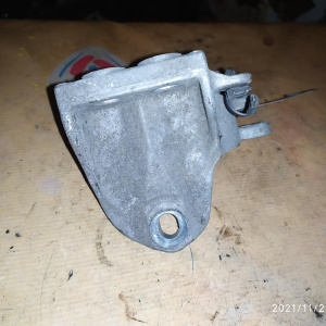 Крепление подушки ДВС Nissan VQ35 Murano/Elgrand Z51/E52 4WD CVT перед. F VQ/4F