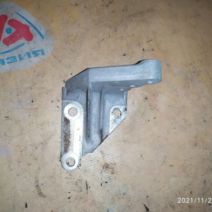 Крепление раздатки Nissan VQ35 Murano Z50/Z51 4WD CVT верх в 30441CA000