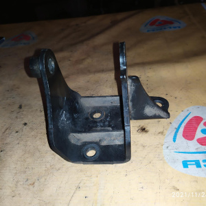 Крепление подушки ДВС Toyota 1AZ-FE/2AZ-FE RAV4 ACA31 4WD m/t зад. R