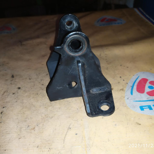 Крепление подушки ДВС Toyota 1AZ-FE/2AZ-FE RAV4 ACA31 4WD m/t зад. R