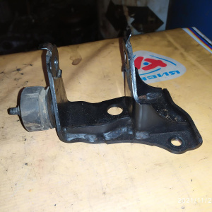 Крепление подушки ДВС Toyota 1AZ-FE/2AZ-FE RAV4 ACA31 4WD m/t L