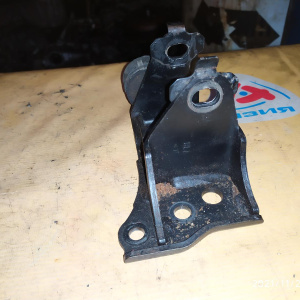 Крепление подушки ДВС Toyota 1AZ-FE/2AZ-FE RAV4 ACA31 4WD m/t L