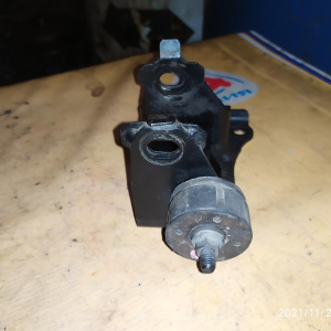 Крепление подушки ДВС Toyota 1AZ-FE/2AZ-FE RAV4 ACA31 4WD m/t L