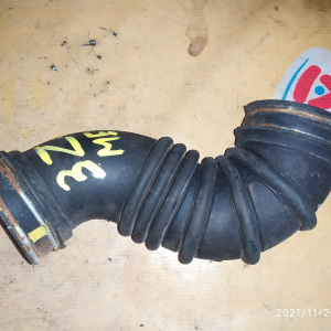 Гофра впускного коллектора Toyota 3ZZ/4ZZ Corolla ZZE121 резиновая ( механическая заслонка ) 17881-22070