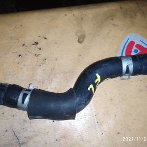 Патрубок  радиатора Toyota 16571-74500 Nadia SXN10 3S-FSE L в F верх.