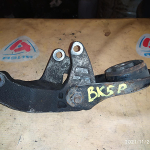 Подушка двигателя Mazda Z6 3 BK 2WD m/t зад. 2 части ДЕФЕКТ R BP4K39010