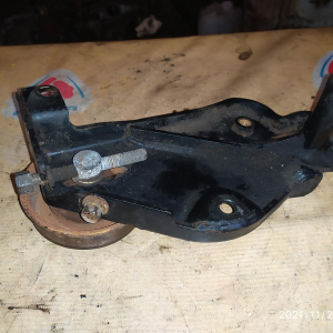 Натяжитель ремня генератора Mitsubishi 6G72 Pajero/Montero V23 12 VALVE трамблерный