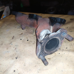 Коллектор выпускной Mitsubishi 6G72 Pajero/Montero V23 трамблёрный перед, прав R677