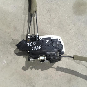 Замок двери Nissan ZE0 Leaf зад, лев