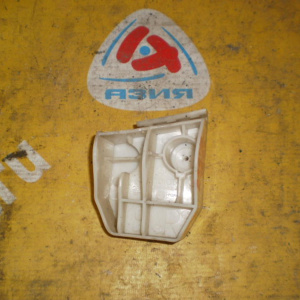 Крепление бампера Toyota Ractis SCP100 (Заднее) зад, прав 52562-52040