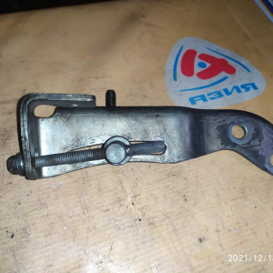 Натяжитель ремня генератора Mazda WL-AT BT-50 UN8F1