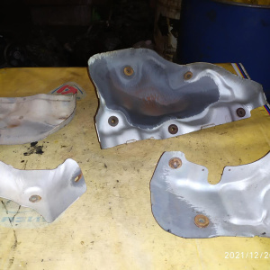 Кожух выпускного коллектора Mazda 17167-28021 CX-7 ER3P 3L-VDT в комплект 4 шт. на коллектор и на турбину