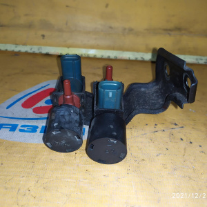 Клапан вакуумный Toyota 85440-42011 RAV4 SXA10 3S-FE трамбл. крепление + 2 датчика, на вакуумник раздатки мкпп