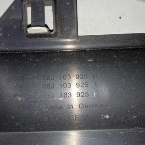Накладка декоративная на двс Volkswagen BZB Passat B6/3C2 EA888 gen1 1.8 TSI 06J103925H