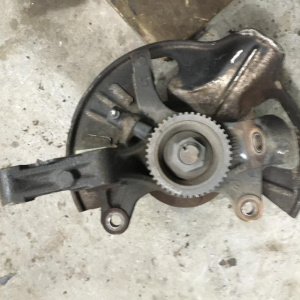 Ступица Mazda SGLR/SGLW Bongo Friendee перед, лев 2WD ABS голая