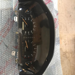 Панель приборов TOYOTA SV40 дефект крепления 83100-32581