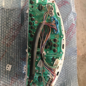 Панель приборов TOYOTA SV40 дефект крепления 83100-32581