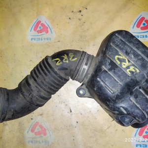 Гофра впускного коллектора Toyota 3RZ-FE Hiace Regius RCH41/RCH47 2 части 17882-75070 + 17860-75030