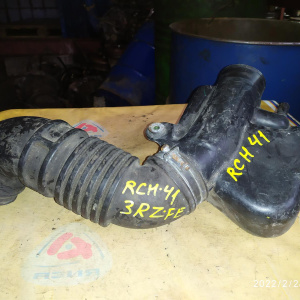 Гофра впускного коллектора Toyota 3RZ-FE Hiace Regius RCH41/RCH47 2 части 17882-75070 + 17860-75030