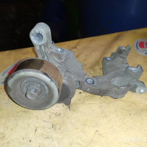 Натяжитель приводного ремня Toyota 1GR-FE Land Cruiser Prado GDJ120 ( 575055 ) 16620-31012