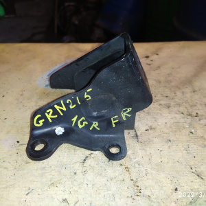 Крепление подушки ДВС Toyota 1GR Hilux Surf GGN15 перед перед, прав