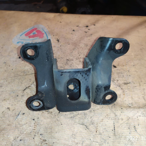 Крепление подушки ДВС Toyota 1GR Hilux Surf GGN15 перед перед, прав