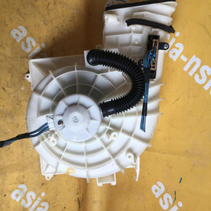 Моторчик печки NISSAN B15/G10/P12/V10 (с термодатчиком) дефект корпуса