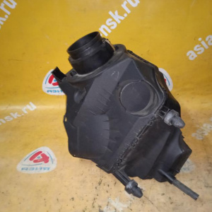 Корпус воздушного фильтра Audi A6 C6/4F2/4F5 BDX 2.8 FSI 4F0133835K 4F0133837AE
