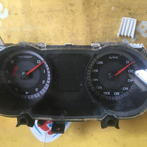 Панель приборов MITSUBISHI Outlander CW5W RHD дефект крепления 8100A483